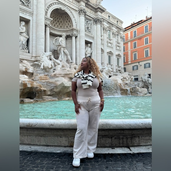 Meet your Posher, Eva - Picture 1 of 1